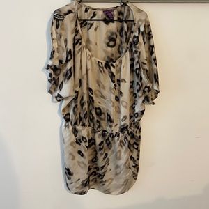 Dressy blouse with split sleeves & stretchy waist
